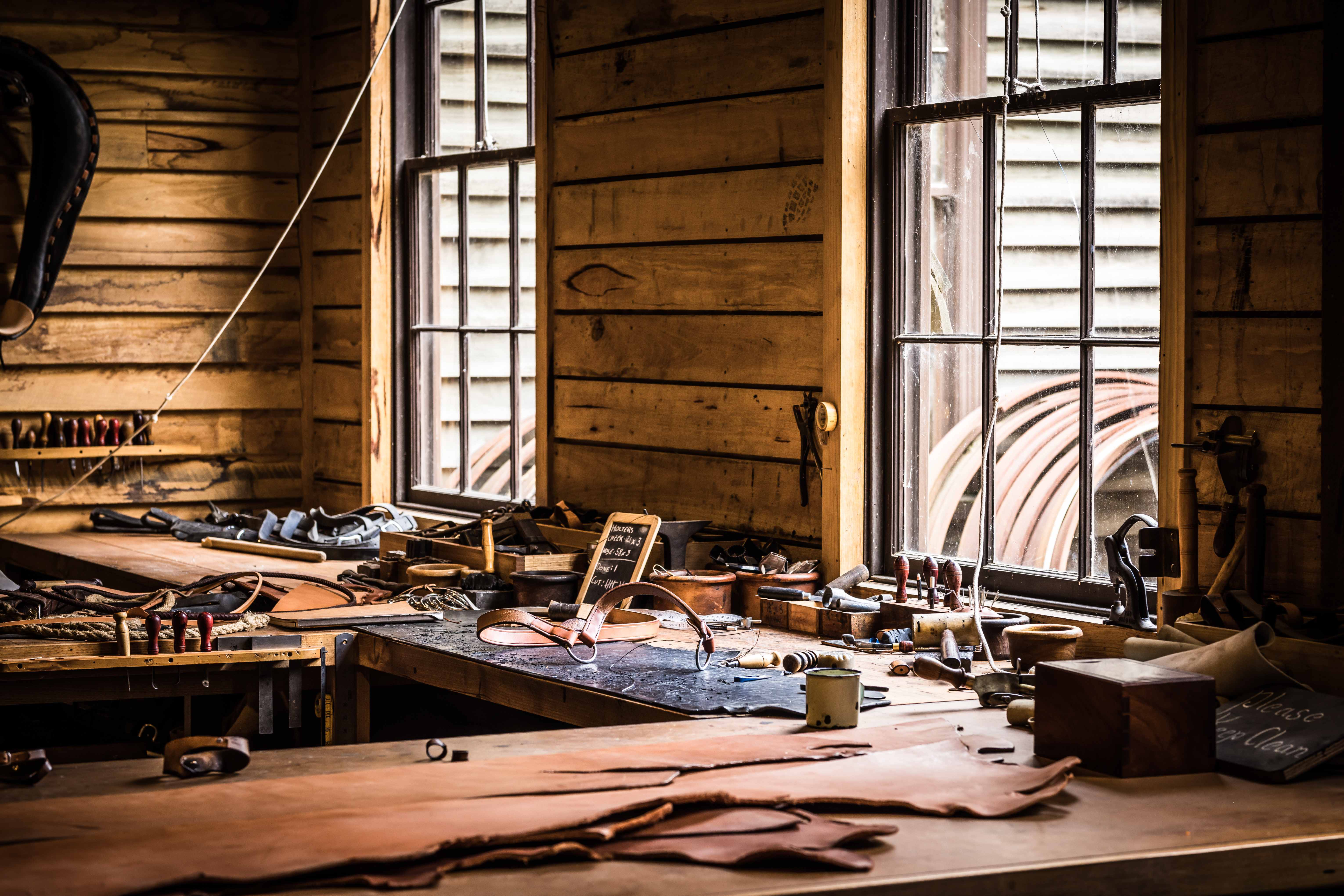 Варианты производства в гараже: от столярной до кожевенной мастерской
